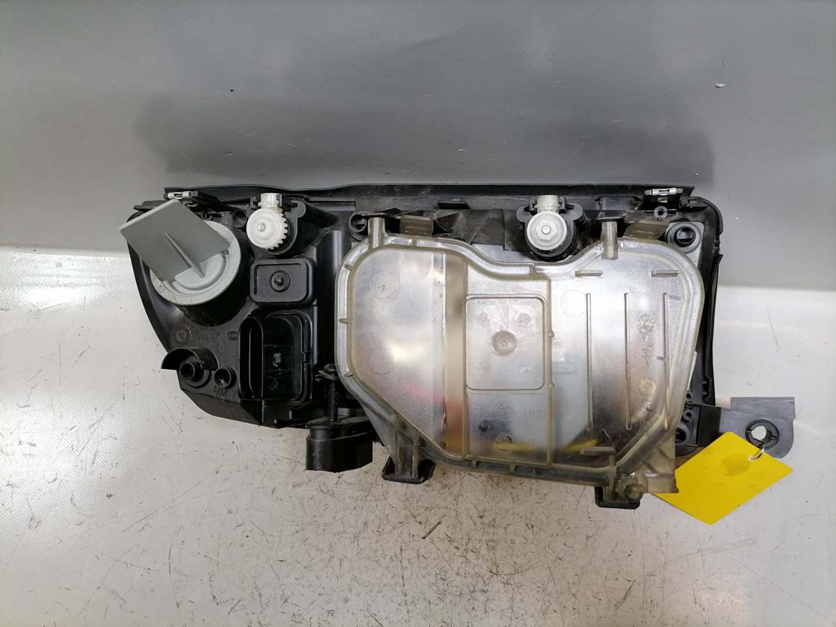 Skoda Fabia 1 original Scheinwerfer vorn links Halogen mit Chrom Hintergrund Bj.2001